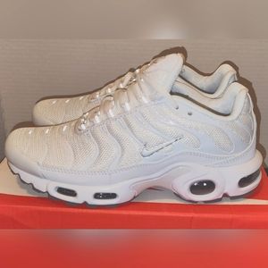 New never worn Nike Airmax plus womens size 7